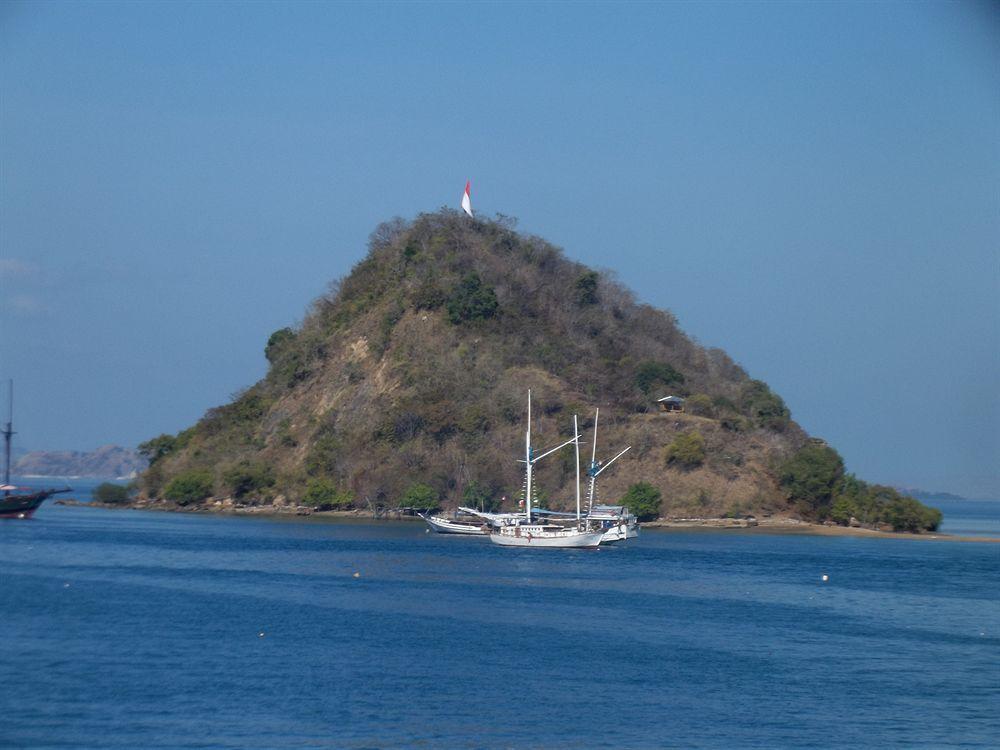 Luwansa Beach Resort Labuan Bajo Exterior foto