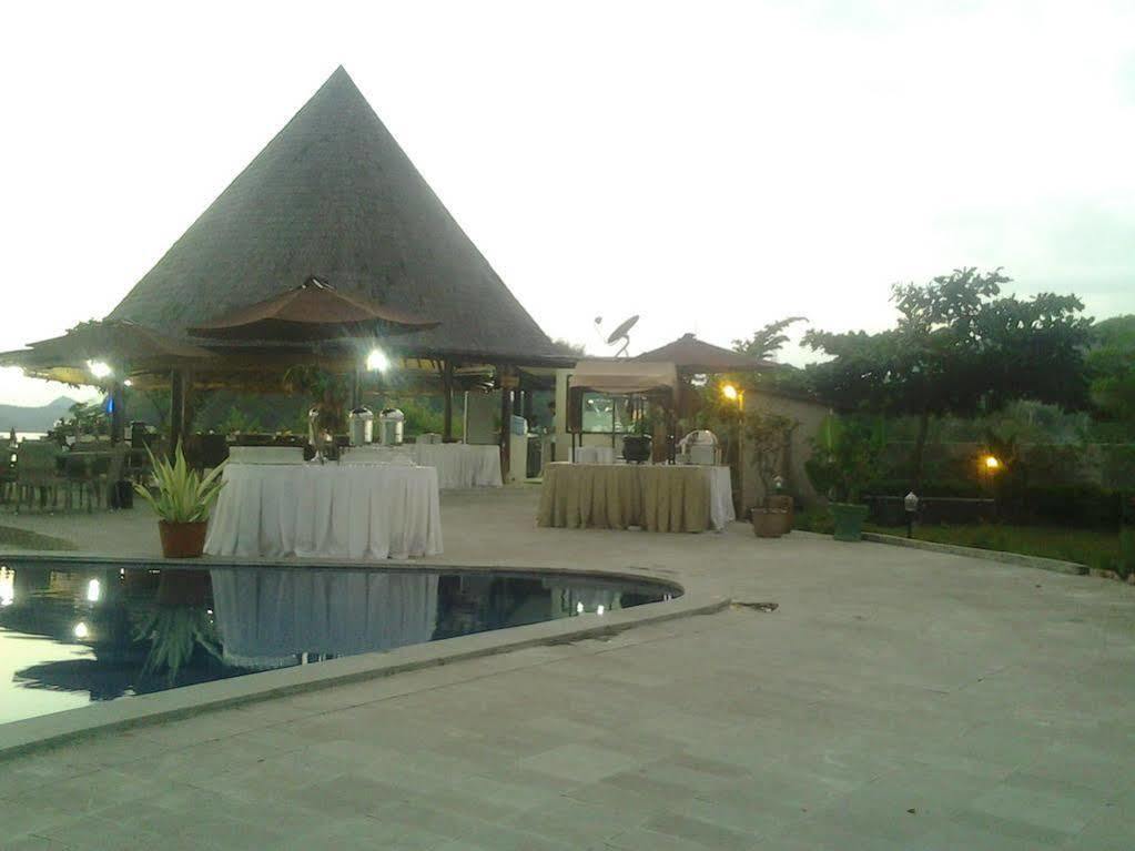 Luwansa Beach Resort Labuan Bajo Exterior foto