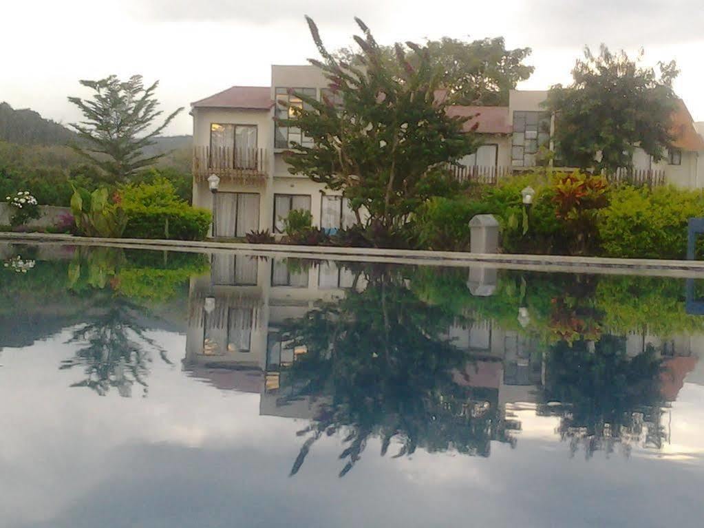 Luwansa Beach Resort Labuan Bajo Exterior foto